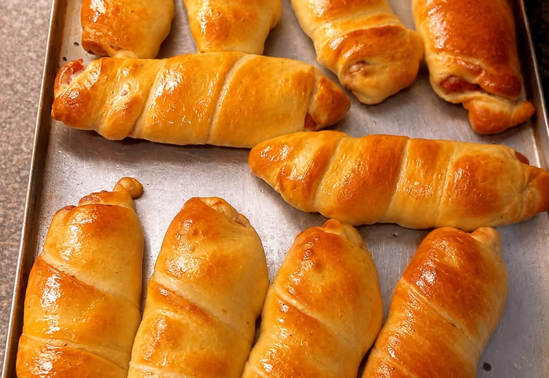 Hot dog Kotit: wurstel avvolto nell'impasto e dorato al forno, all'ingrosso a Milano